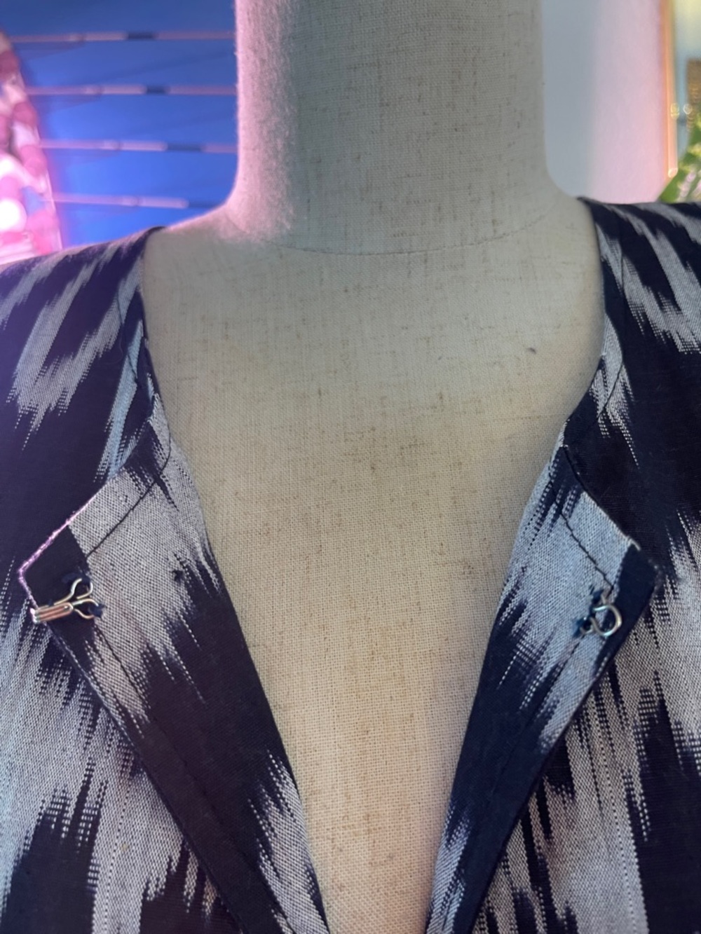 Women’s Black & White Ikat Swim Cover-Up Jacket - Picture 4 of 7